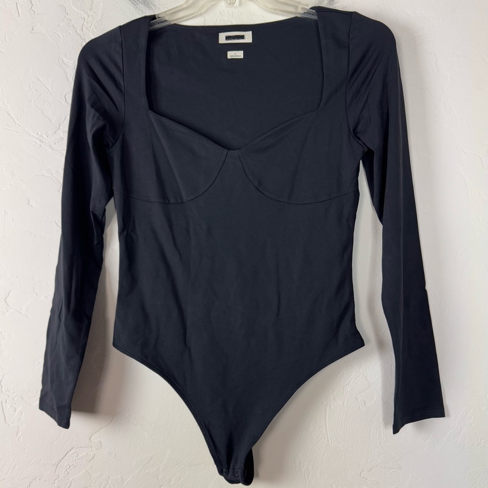 Aritzia Babaton Contour Bodysuit One Piece Lange Sweetheart Neckline Solid Black